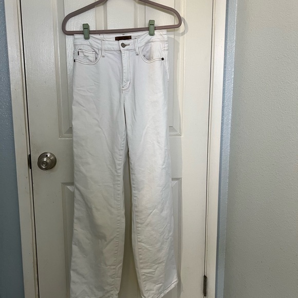 Judy Blue straight leg off-white with khaki stitching with light distressing - Picture 5 of 7